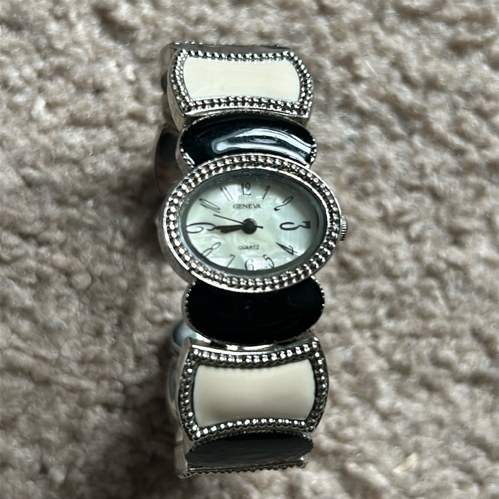 Geneva women’s‎ vintage black/white retro watch bangle bracelet one size